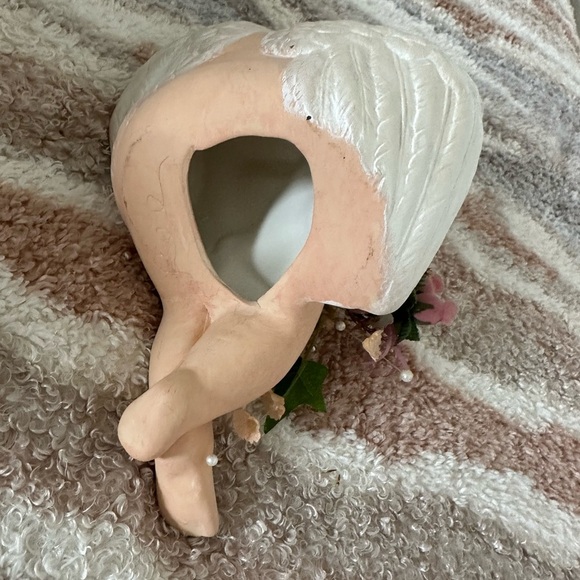 GORGEOUS Vintage Porcelain Sitting Angel Cherub with Flowers EUC - Picture 9 of 16